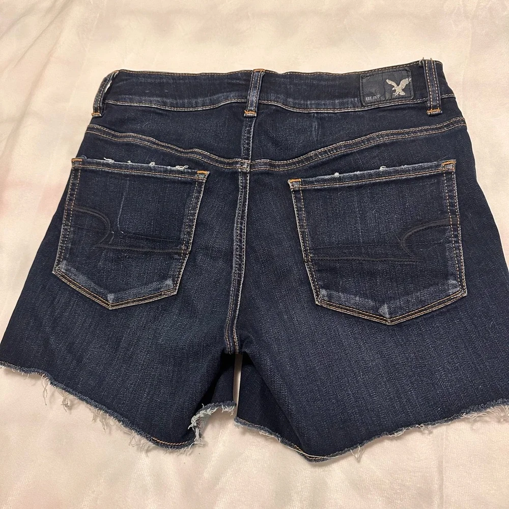 American Eagle Outfitters Women's Dark Wash Jean Shorts - Picture 2 of 7